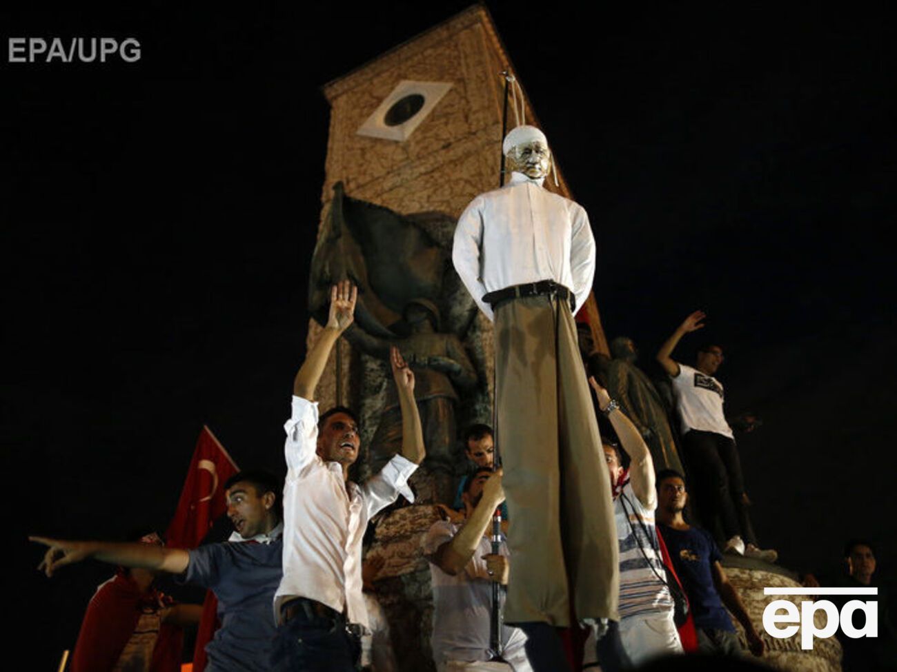 В Турции народ требует смертной казни для мятежников