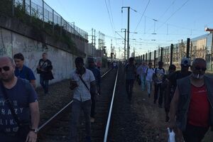 Были эвакуированы около 15 тысяч человек из 15 поездов