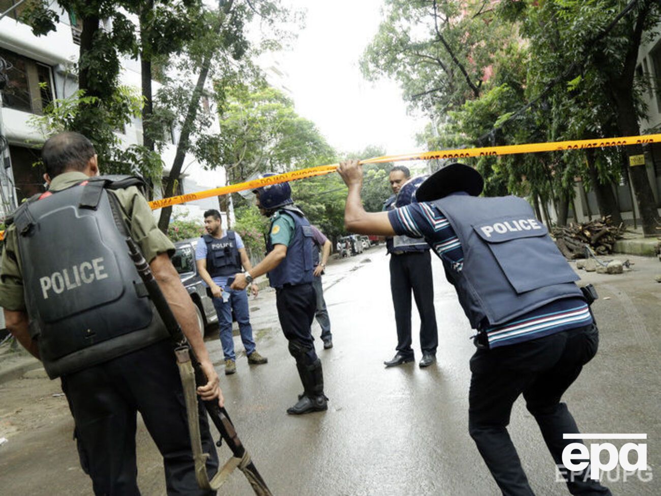 Полицейские оцепили район, где произошло нападение
