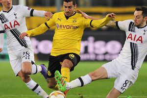 В прошлом сезоне Генрих Мхитарян (в центре) забил 23 гола и отдал 32 голевые передачи в 52 встречах за "Боруссию"