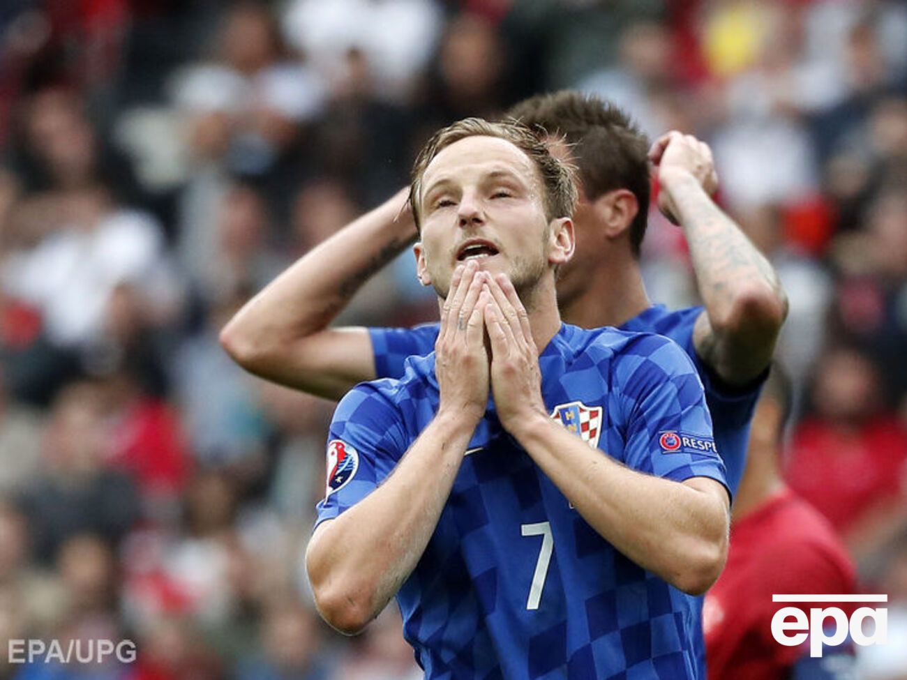 После поражения своей сборной в 1/8 финала Евро 2016 Ракитич вместе с семьей поехал отдохнуть