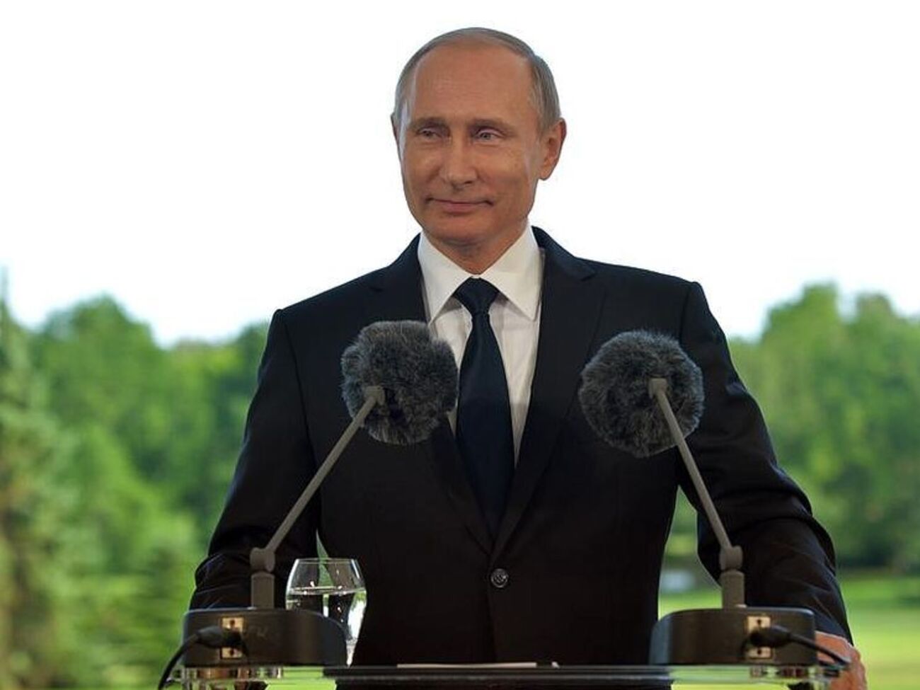 Владимир Путин: Военная инфраструктура НАТО подвигается к нашим границам