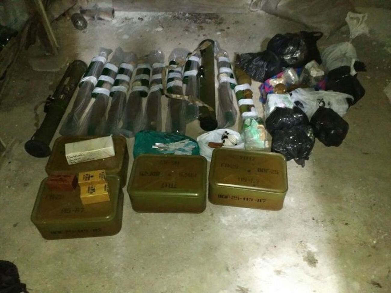 Полицейские нашли склад оружия и боеприпасов в Запорожской области