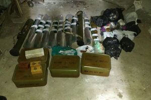 Полицейские нашли склад оружия и боеприпасов в Запорожской области