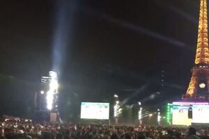 Услышав взрыв, болельщики бросились бежать