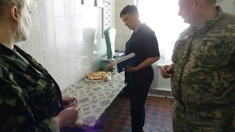 Савченко проверила условия содержания заключенных в Артемовской тюрьме