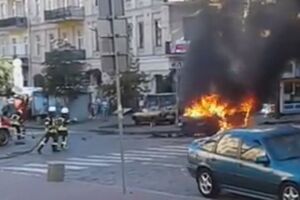 Пожарные прибыли на место взрыва