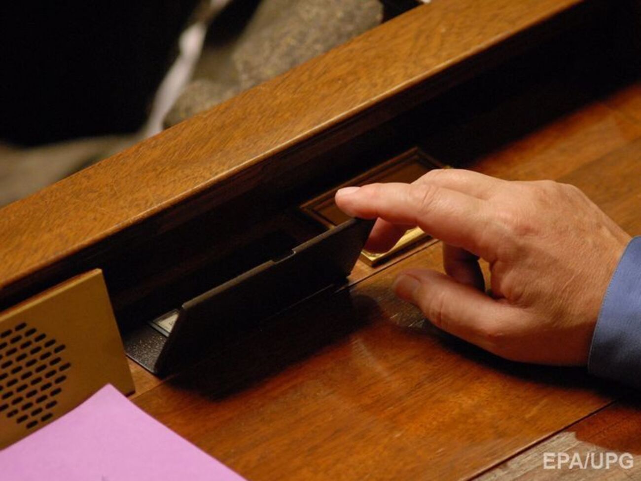 Нижняя палата парламента Франции поддержала продление режима ЧП