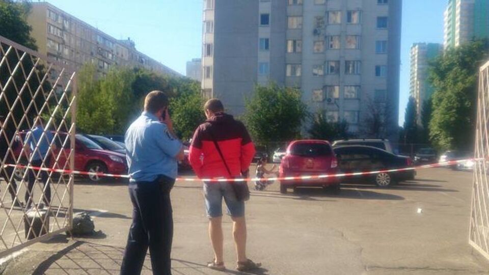 На автостоянке неизвестные взорвали гранату