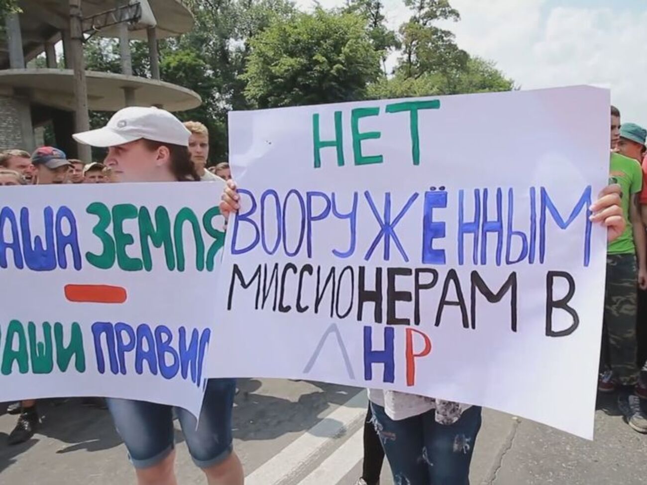 Боевики "учат" мирных жителей противостоять иностранным миссиям