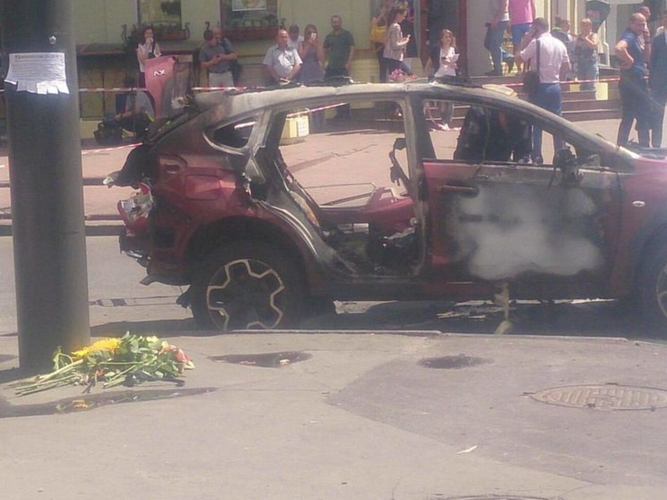 Сейчас коммунальщики уже убрали территорию на месте трагедии