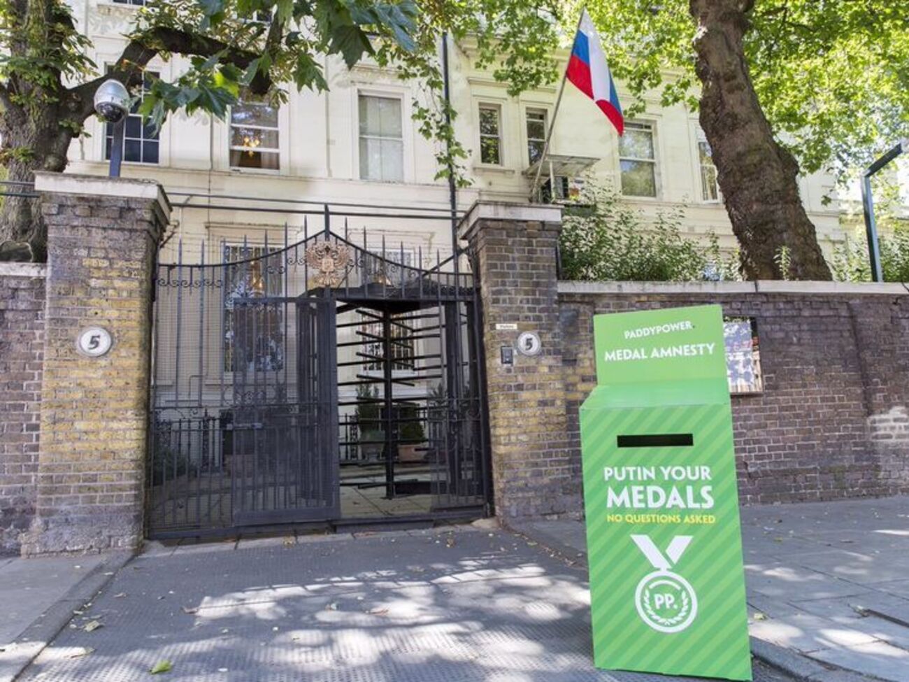 Букмекеры призывают российских спортсменов вернуть медали