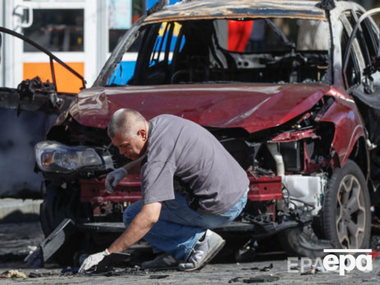 Работа оперативников на месте преступления уже завершена, вещественные доказательства направлены на экспертизу