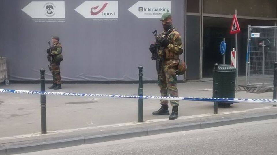 Спецназ оцепил целый квартал в Брюсселе