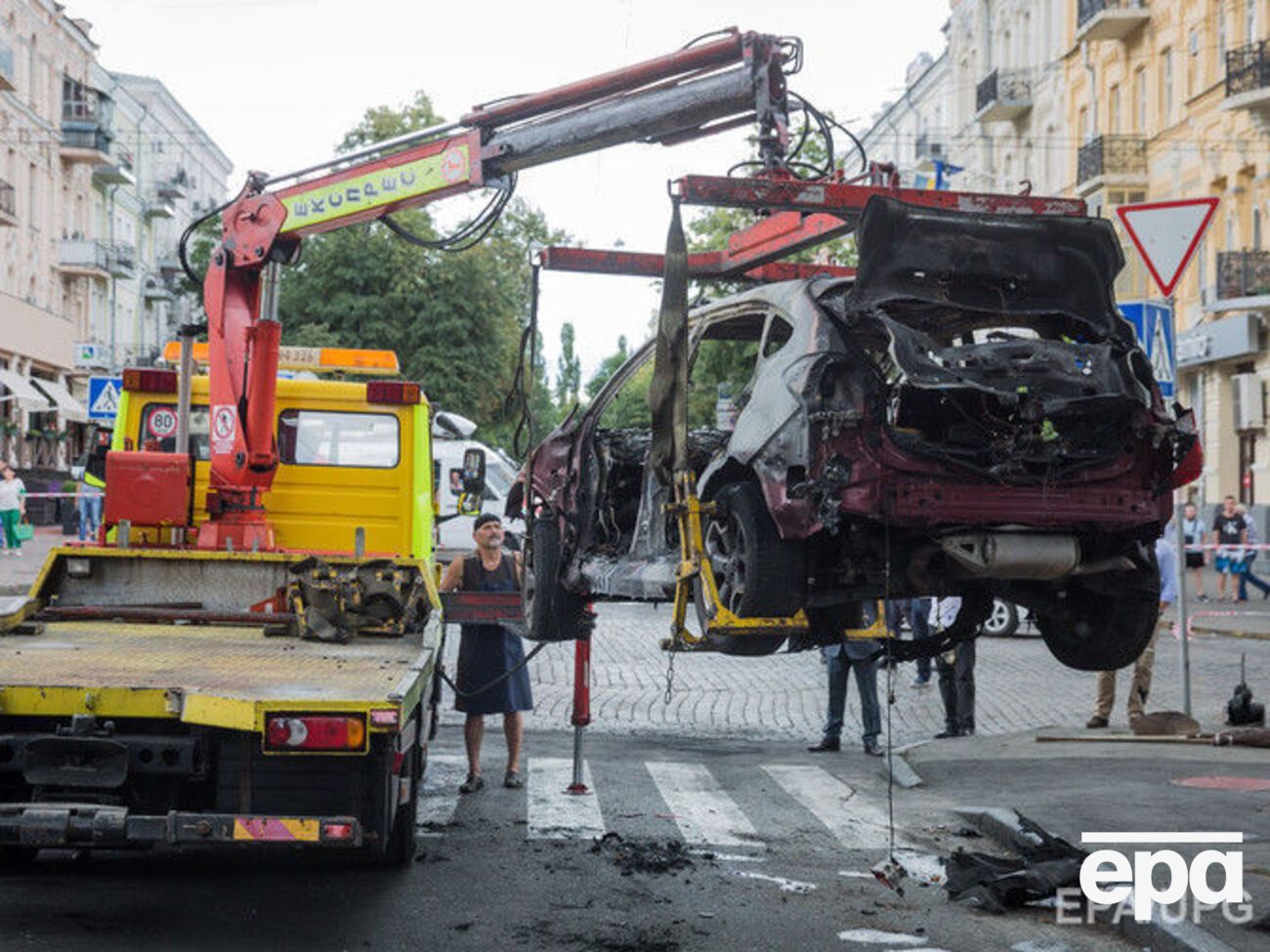 Взорванную машину направили на экспертизу