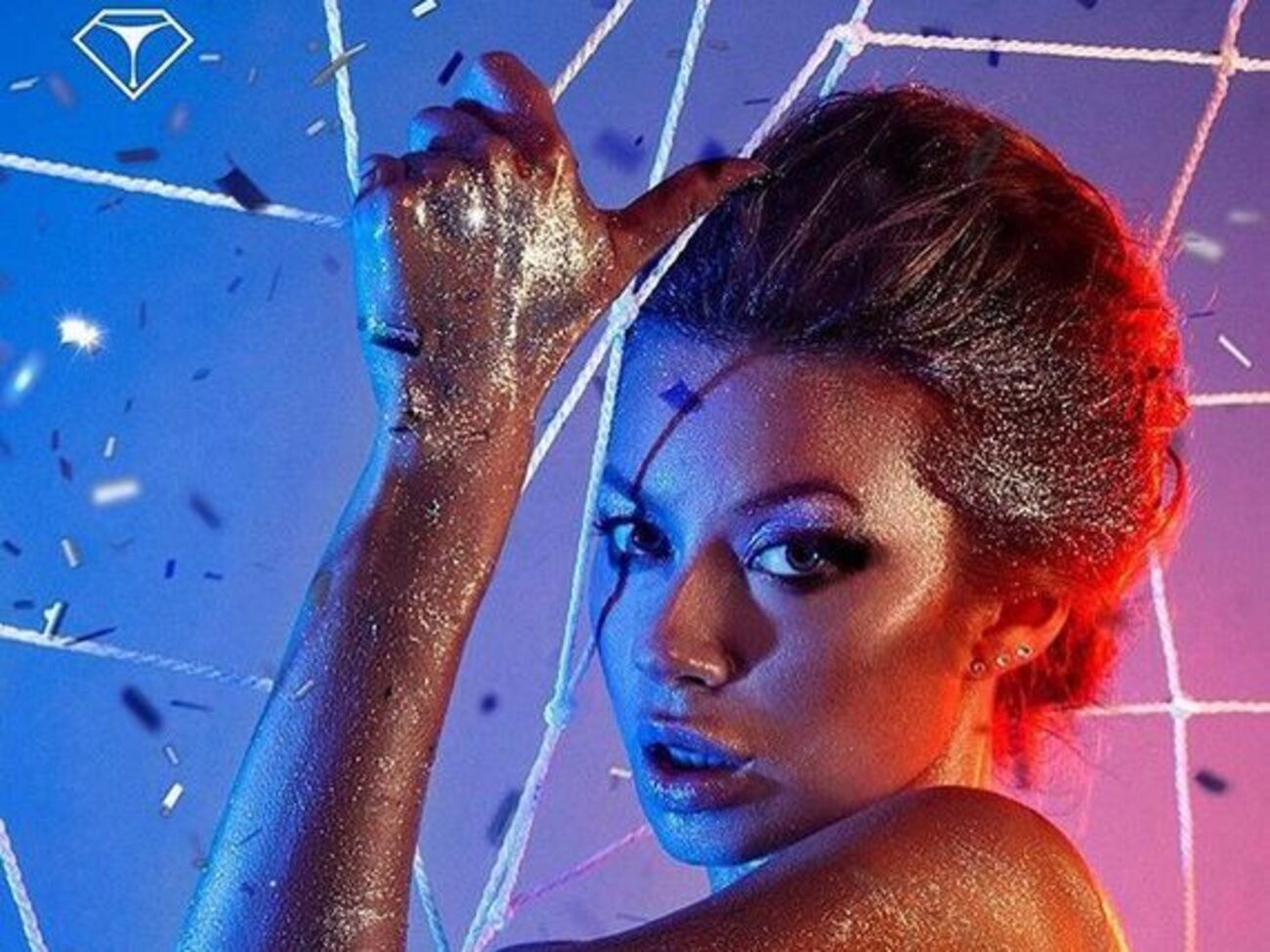 Логунова обнажилась полностью