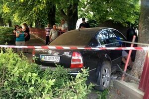 Как только машина остановилась, водитель бросился наутек, оставив автомобиль