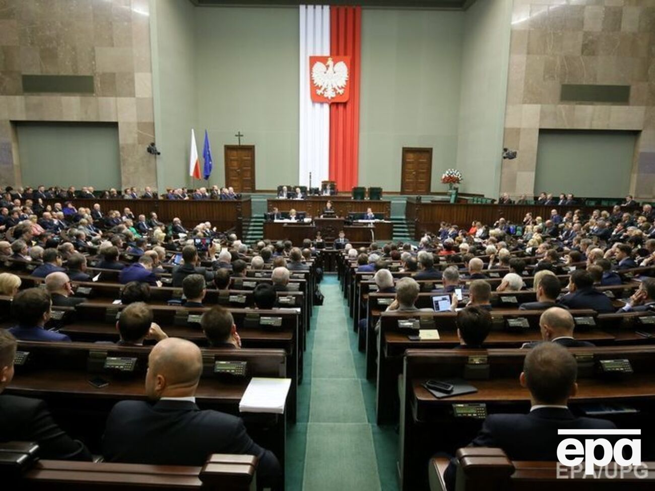 "Вспоминая преступления украинских националистов, нельзя обойти молчанием и польские ответные репрессии в украинских деревнях, в результате которых также гибли гражданские лица", – говорится в резолюции