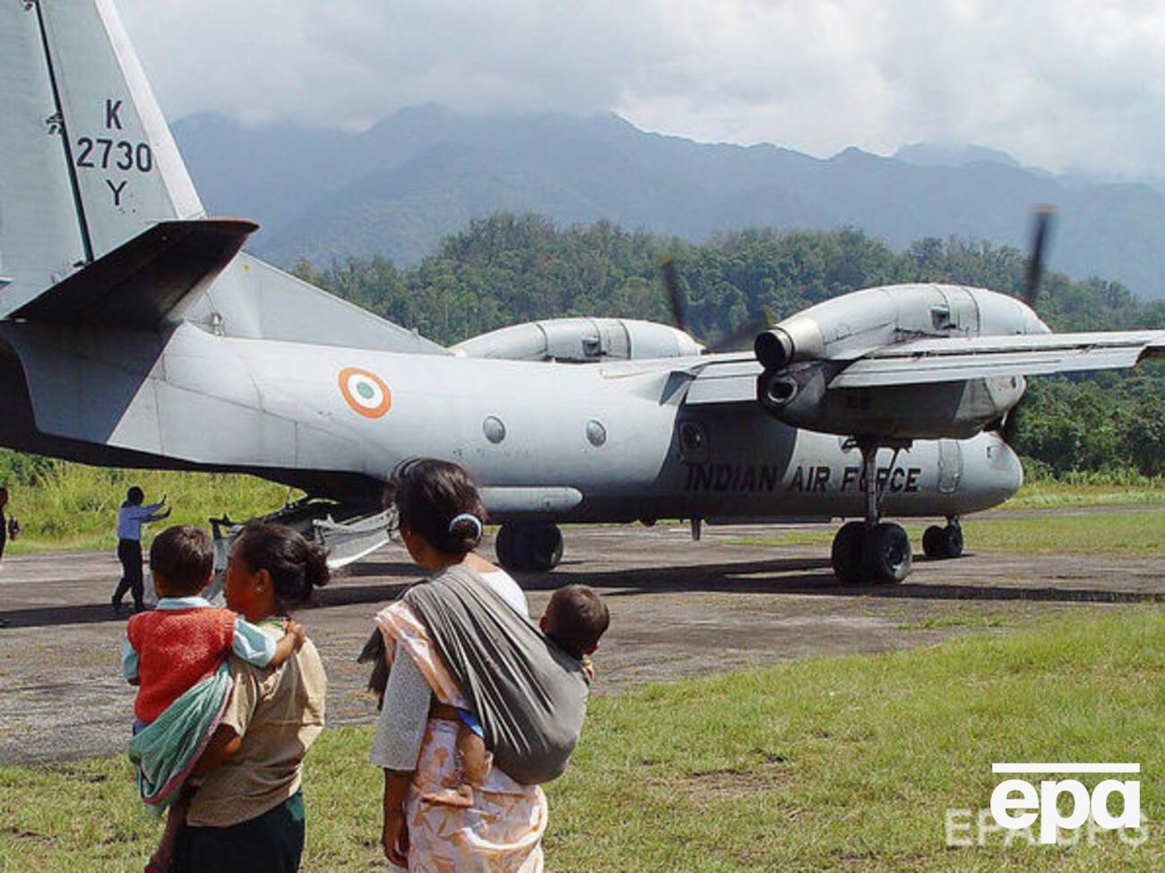 Поиски самолета продолжаются