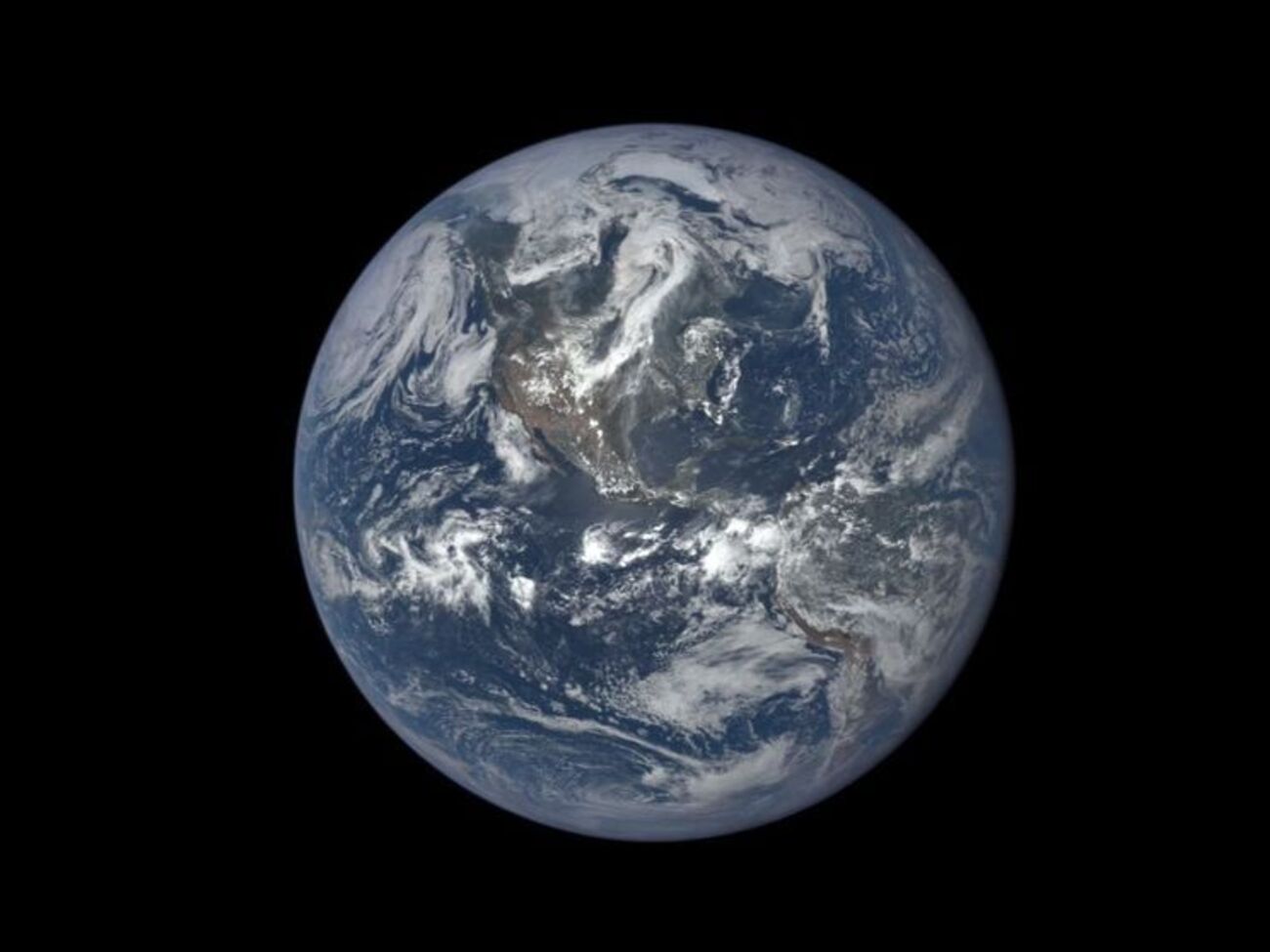 NASA сняло год жизни Земли