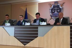 Луценко (на фото второй справа): Я специально выбрал человека, который знает Закарпатье