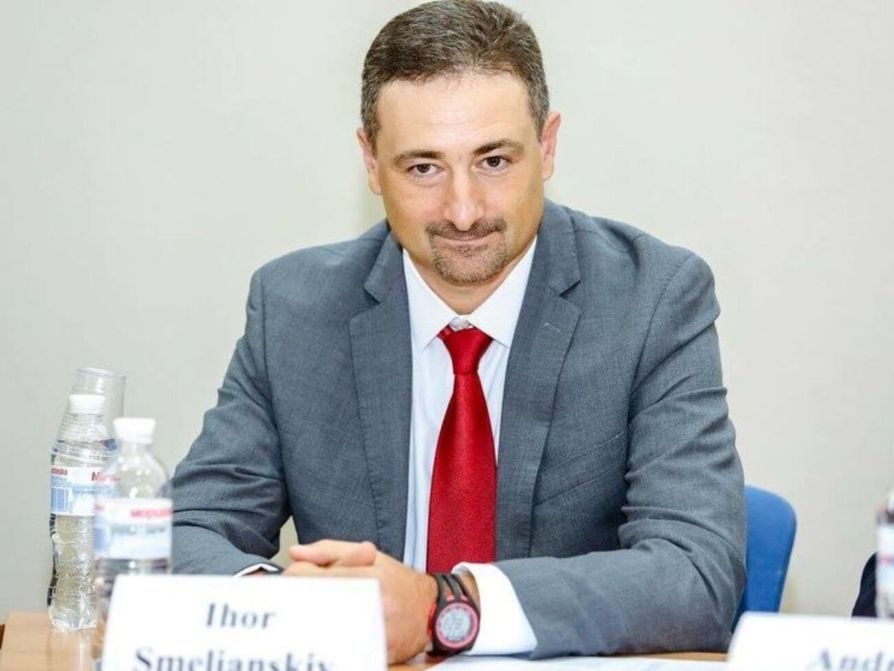 Смелянский: Мы все знаем, почтальоны колбасу разносят, гречку. А ведь можно сделать нормальный каталог
