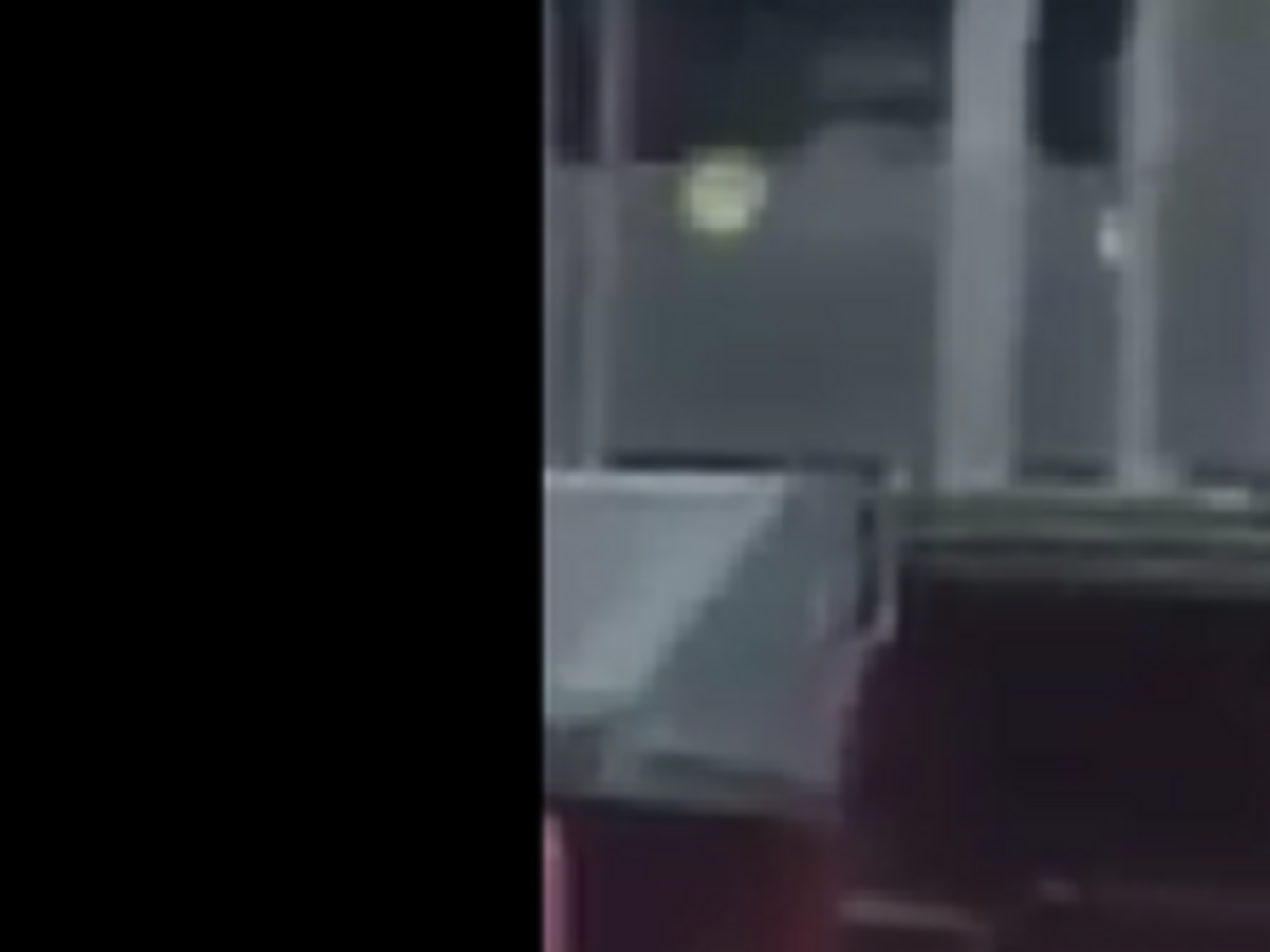 Вместе с мужчиной на видео полицейские разыскивают как минимум еще двоих граждан, подозреваемых в стрельбе