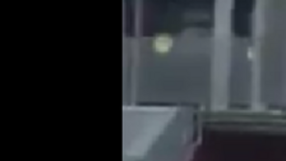 Вместе с мужчиной на видео полицейские разыскивают как минимум еще двоих граждан, подозреваемых в стрельбе