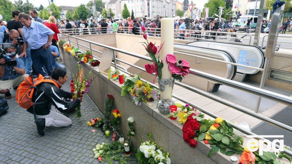 Импровизированный мемориал на месте расстрела в Мюнхене