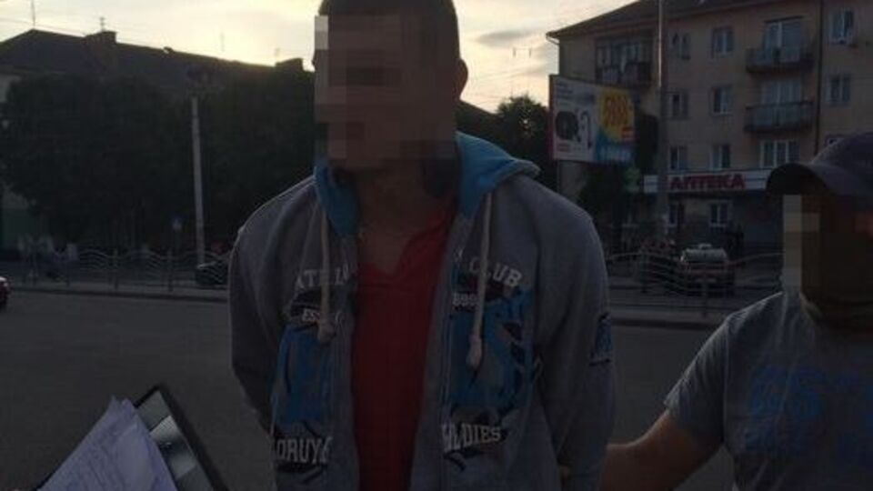 Сейчас решается вопрос об избрании полицейскому меры пресечения