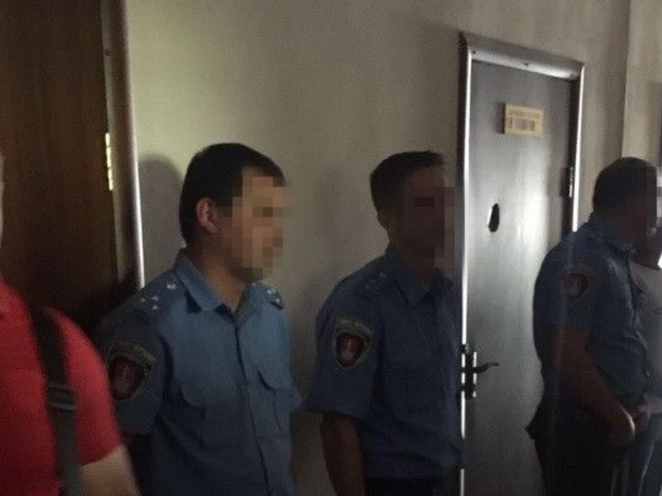 Специалисты из СБУ и военной прокуратуры задержали полицейских во время получения взятки