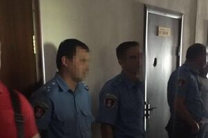 Специалисты из СБУ и военной прокуратуры задержали полицейских во время получения взятки