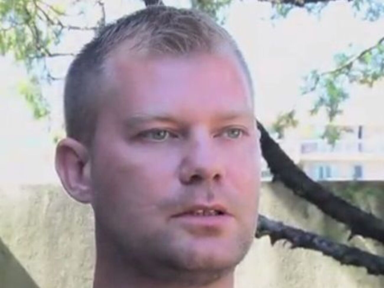 Александр Нюгес (на фото) ехал по набережной на велосипеде, когда увидел, как мимо него на промчался грузовик