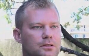 Александр Нюгес (на фото) ехал по набережной на велосипеде, когда увидел, как мимо него на промчался грузовик