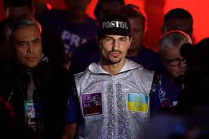 В пятом раунде Постол дважды побывал в нокдауне