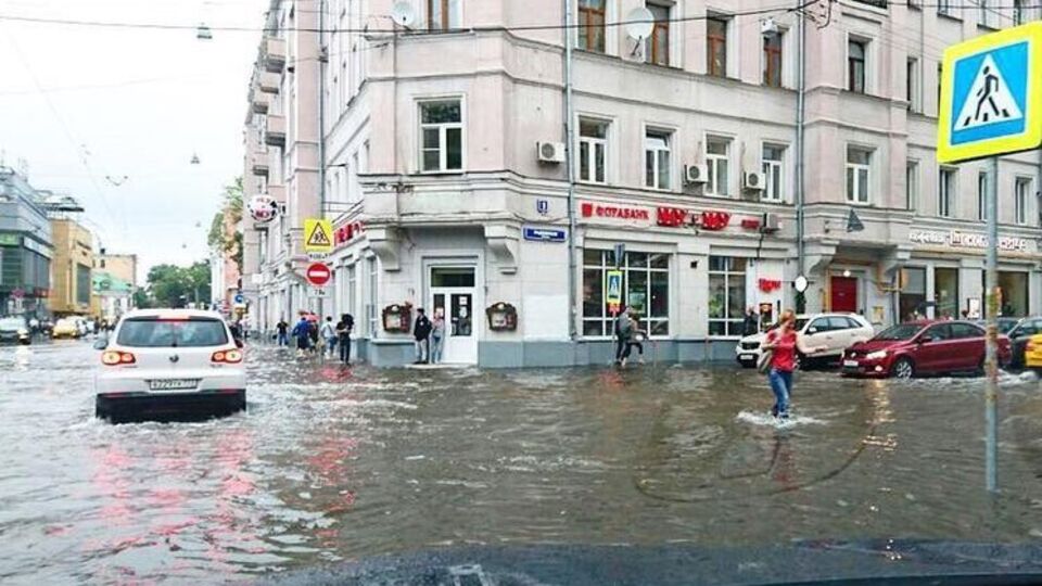 Москва столкнулась с сильнейшими за почти 20 лет ливнями