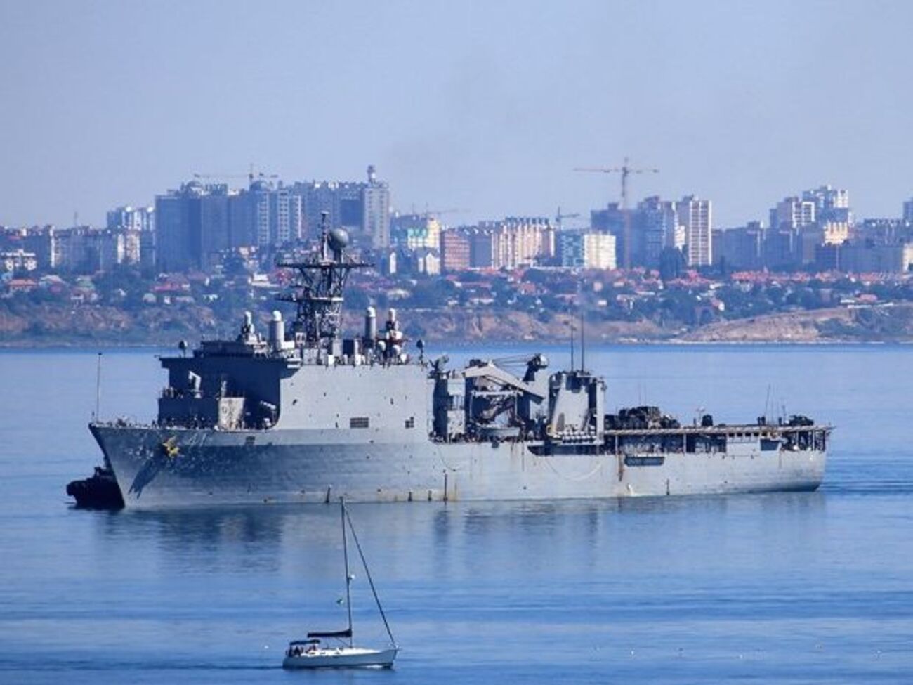 Американский Whidbey Island вошел в порт Одессы