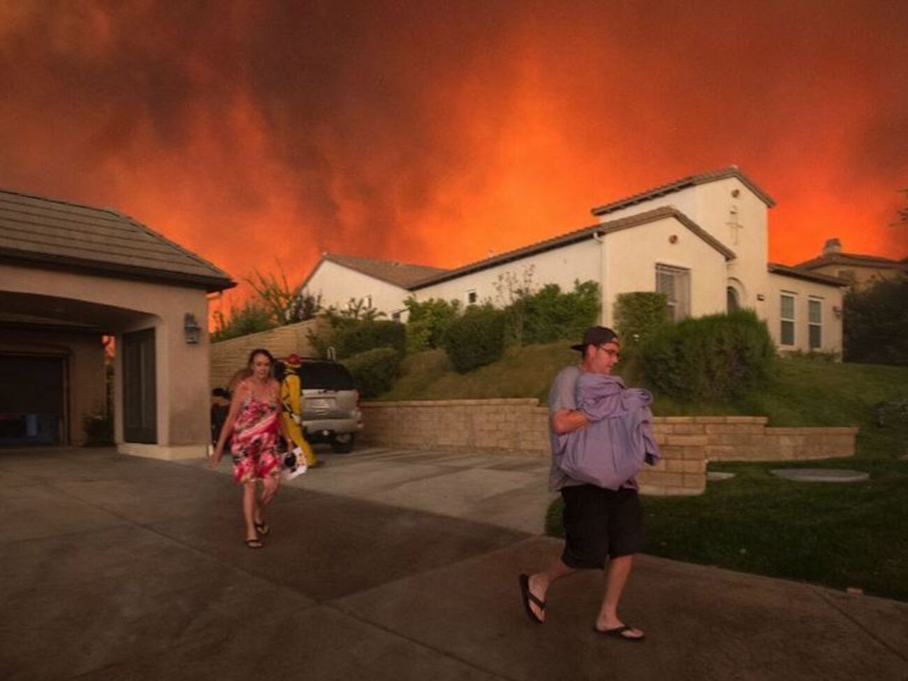 В Калифорнии эвакуируют местных жителей