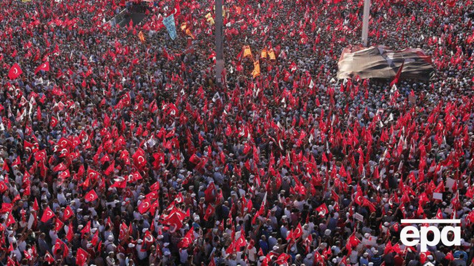 Масштабный митинг на площади Таксим в Турции