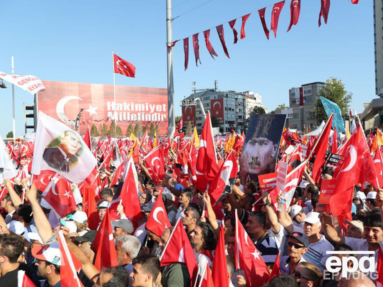 24 июля. Стамбул. Митинг оппозиционной&nbsp;Республиканской народной партии,&nbsp;первым лидером которой был Ататюрк