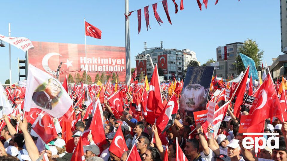 24 июля. Стамбул. Митинг оппозиционной Республиканской народной партии, первым лидером которой был Ататюрк