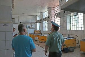 Бирюков: Здание столовой и здание продовольственного склада в любой воинской части – не территория Минобороны