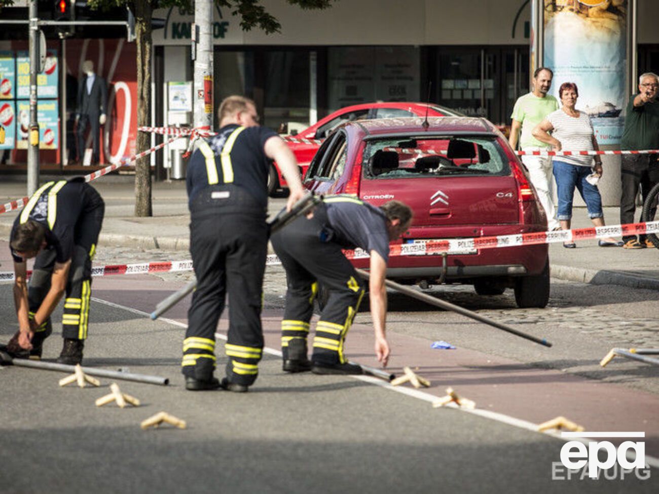 Полицейские заявили, что нападение сирийского беженца на прохожих с мачете не было терактом
