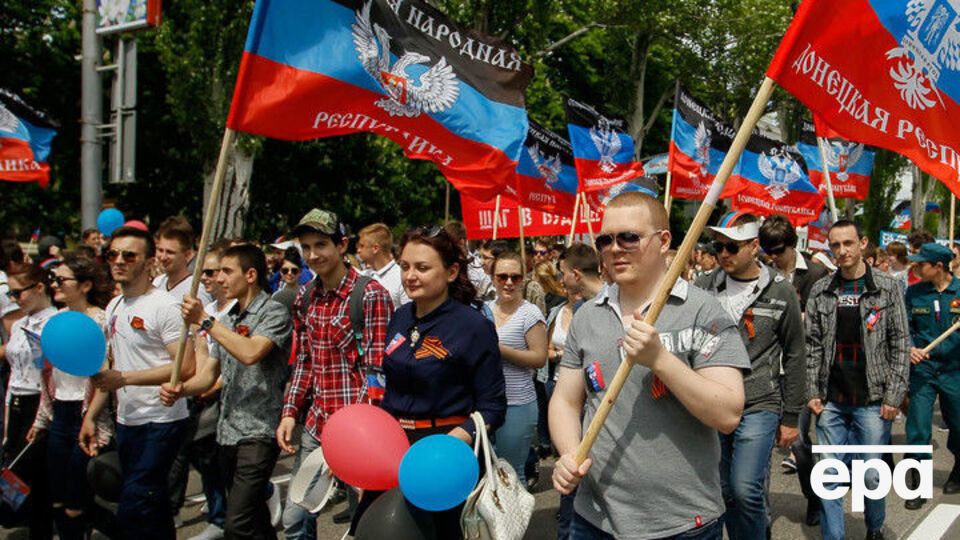 Праздничное шествие сепаратистов в Донецке 11 мая