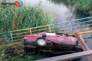 Автомобиль рухнул в реку
