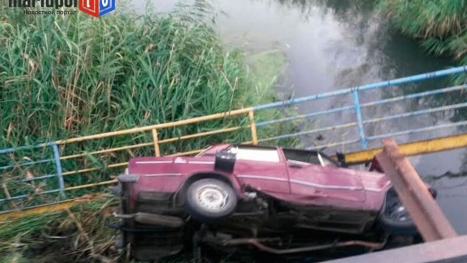Автомобиль рухнул в реку