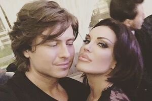 Шаляпин: Очень душно! Все в сад!