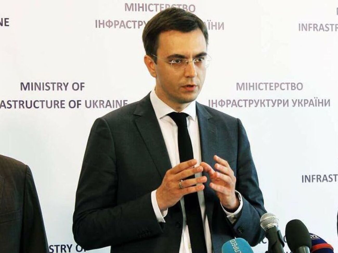 Омелян: Люди, которые раньше сидели на потоках "Укрзалізниці", ищут все возможные и невозможные пути захода на новое руководство