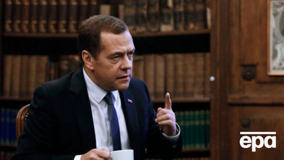 Медведев пообещал 100 млрд руб. на дорогу из Керчи в Симферополь