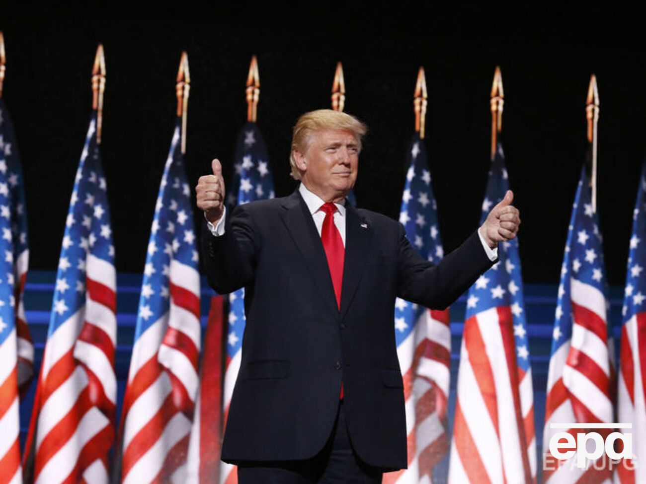 Трамп, по данным CNN, опережает Клинтон в президентском рейтинге